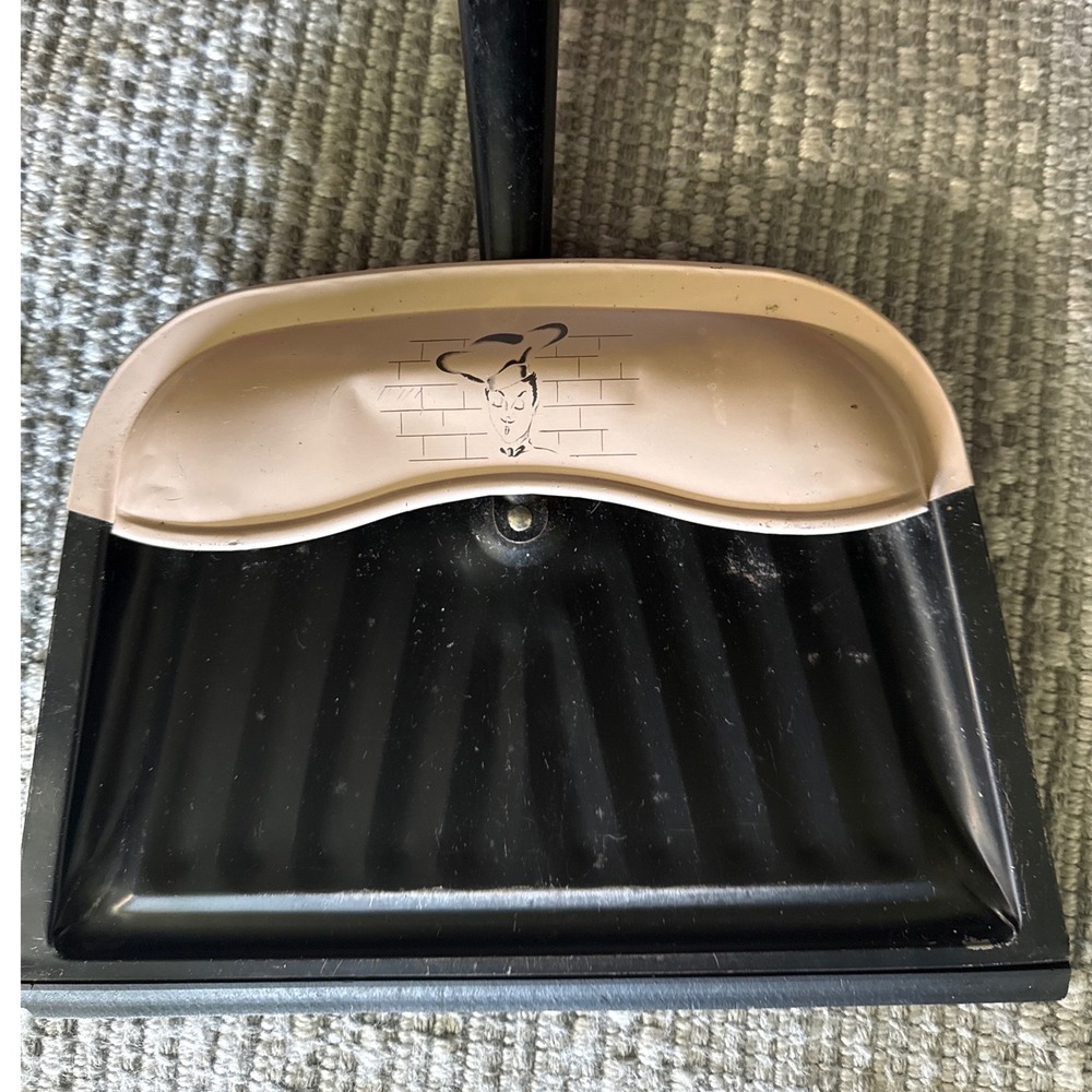Vintage Metal Dustpan Mid Century Chef Graphic Black Tan Retro Kitchen Decor - Picture 2 of 5